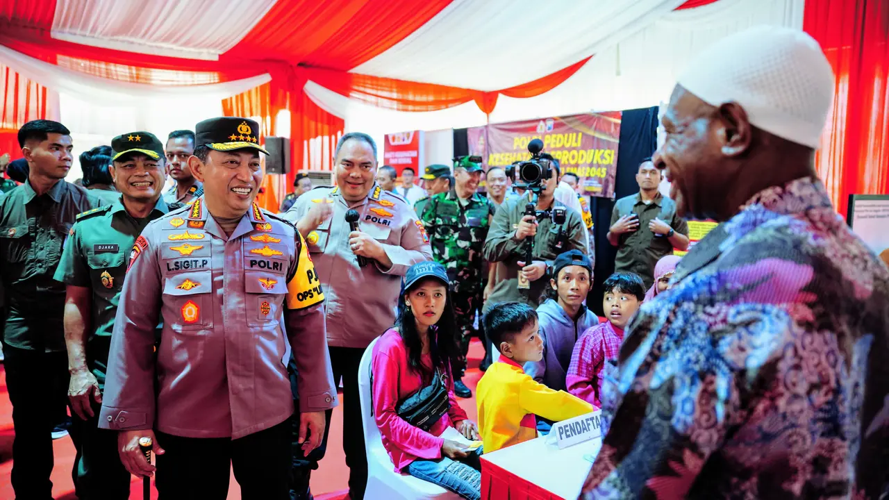 Bakti Sosial dan Bakti Kesehatan Polri di Jawa Timur