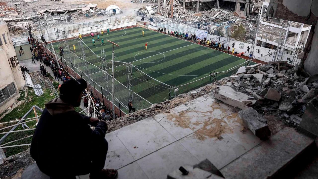 FOTO: Sepak Bola Hidupkan Harapan di Reruntuhan Gaza