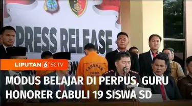 Diduga berbuat tindak asusila terhadap 19 siswanya, seorang Guru honorer SD ditangkap polisi. Aksi bejat guru diketahui ketika salah satu korban melapor kepada orang tuanya.