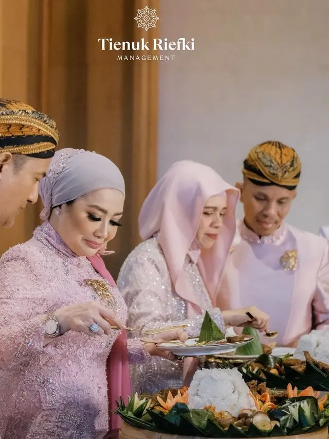 Siraman Aaliyah Massaid. [(@tienukriefkimanagement]