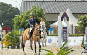 Juara Kejuaraan Berkuda Mandiri Merdeka Master 2026, James Mewengkang Bawa Pulang Hadiah Mobil
