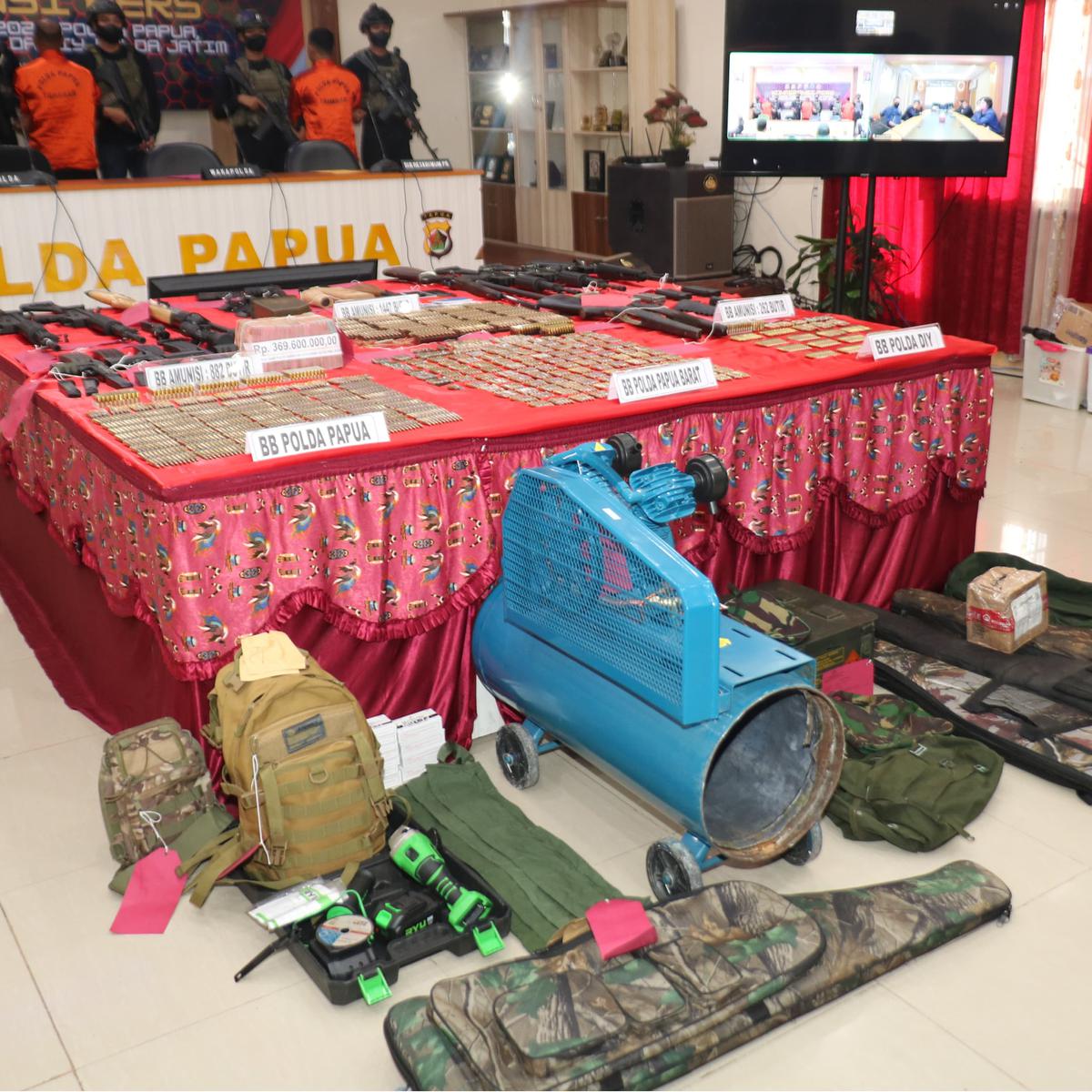 barang bukti jaringan penyuplai senpi ke KKB