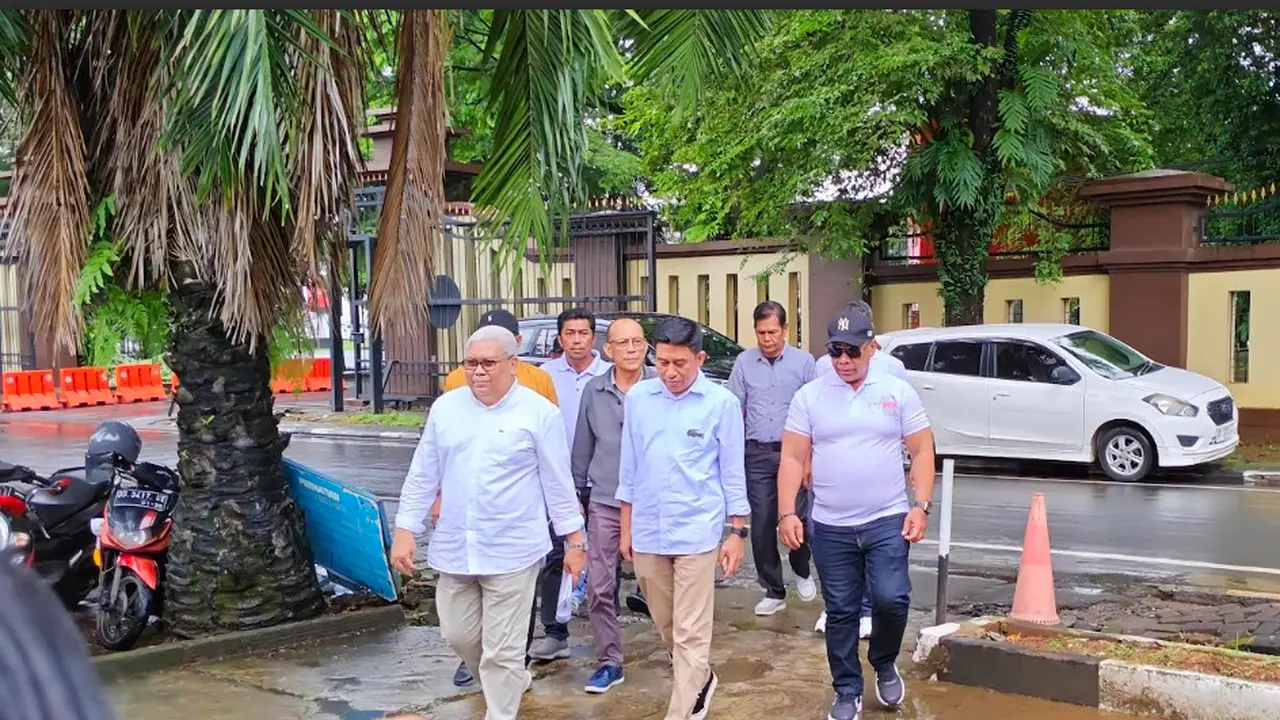 Kasus 'Chat Mesra' Rektor Nonaktifkan UNM Disetop