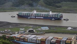 Kapal kargo milik China berlayar melintasi Terusan Panama (AP Photo/Dario Lopez-Mills, File)