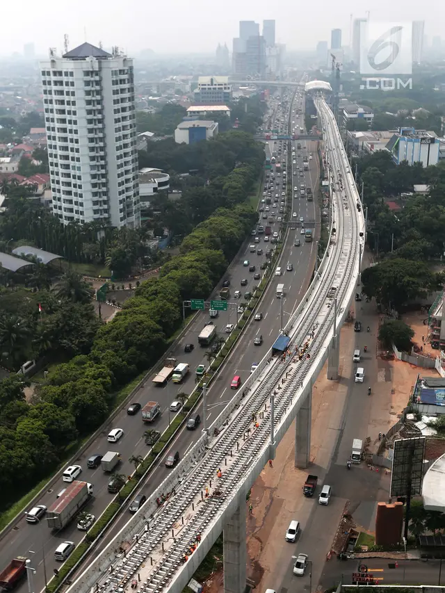 Tol Jakarta Outer Ring Road (JORR) TB Simatupang, Jakarta, Sabtu (21/4).