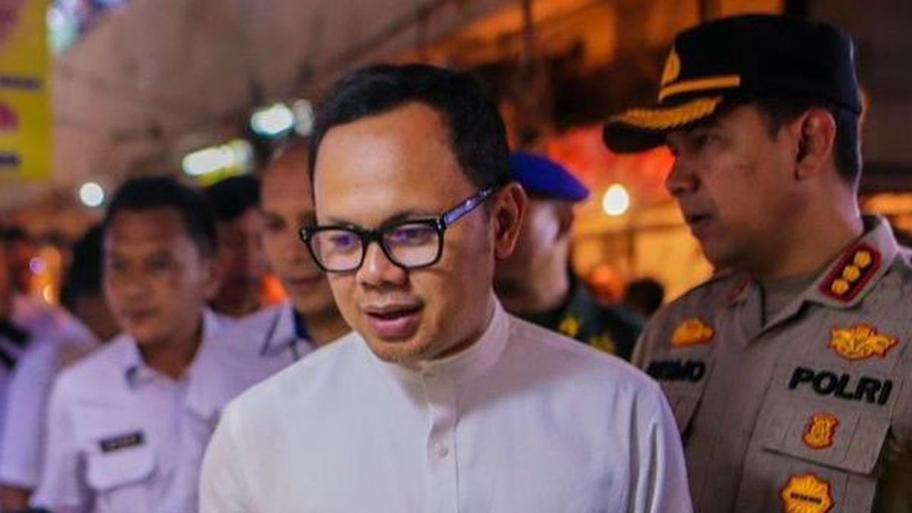 "Tahun 2015 kami lakukan kajian dan diberlakukan sistem 1 arah untuk mengurangi kemacetan tapi ternyata titik ini titik penyempitan utama," ujar Bima Arya.<br><br>