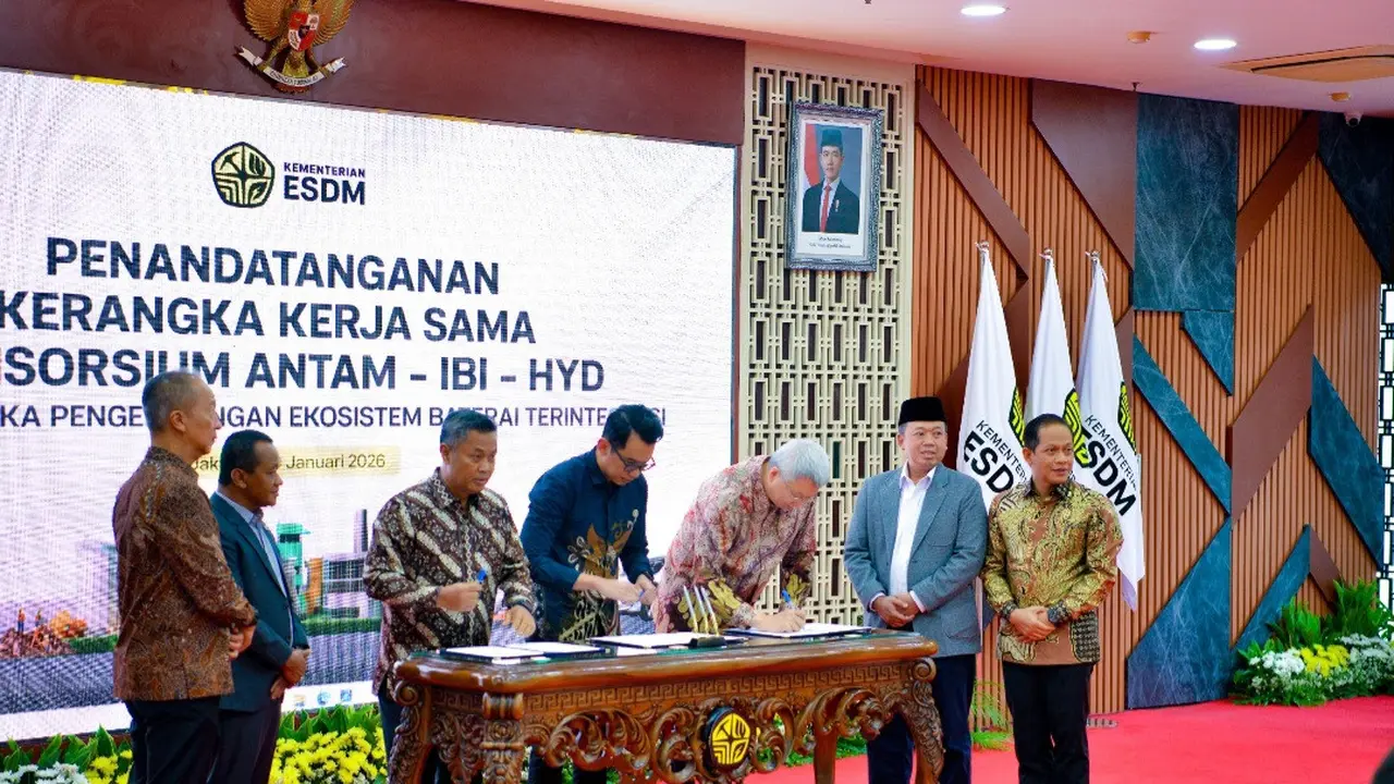 Jalankan Program Hilirisasi, Menteri Bahlil Saksikan Kesepakatan Konsorsium untuk Ekosistem Baterai Terintegrasi