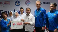 CEO XL Axiata Dian Siswarini dan jajarannya bersama Menkominfo Rudiantara meresmikan Gerakan Donasi Kuota XL untuk sekolah-sekolah di daerah 3T Indonesia. Liputan6.com/Agustin Setyo Wardani