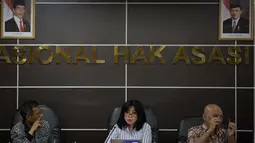 Komisioner Komnas HAM, Siane Indriani memimpin pertemuan antara Komnas HAM dengan perwakilan PSSI dan Menpora di Jakarta, Kamis (13/8/2015). (Bola.com/Vitalis Yogi Trisna)