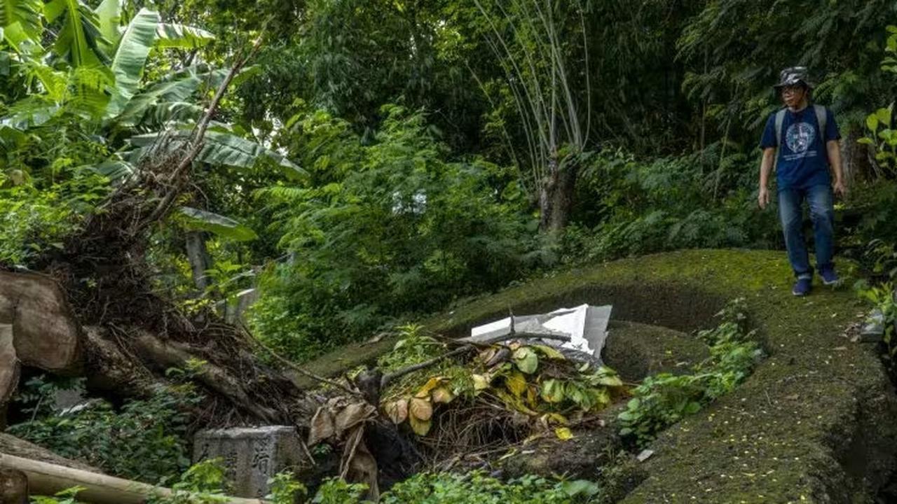 Sedang Antar Pizza, Pria Ini Temukan Makam Kuno Berusia 320 Tahun di Semarang