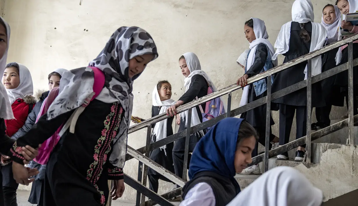 Afghanistan adalah satu-satunya negara di dunia di mana anak perempuan dilarang bersekolah di sekolah menengah dan universitas. (AP Photo/Ebrahim Noroozi)