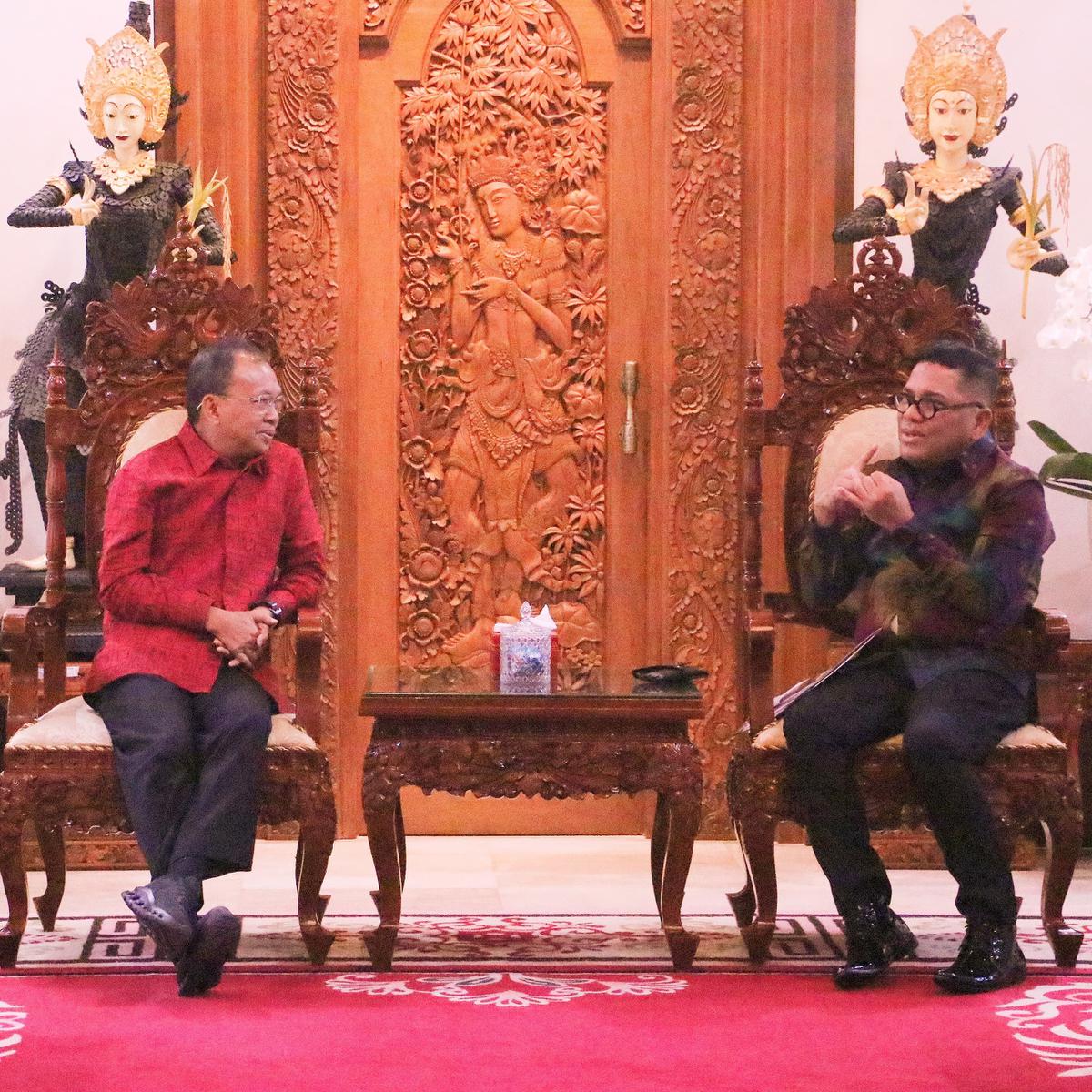 Gubernur Bali I Wayan Koster-Kakanwil Direktorat Jenderal Imigrasi Bali, Parlindungan