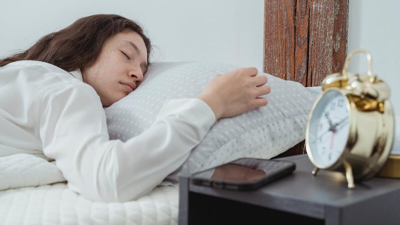 Cara Menstabilkan Kolesterol dengan Hanya Tidur, Ketahui Posisi yang Tepat dan Durasi Istirahat yang Dibutuhkan