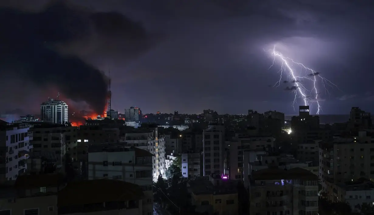 Mengutip BBC, Kementerian Kesehatan di Gaza per Selasa (10/10) mengungkapkan 690 warga Palestina tewas. (MOHAMMED ABED/AFP)