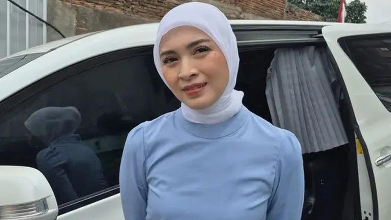 Donita Ungkap Kerinduan Berakting, Tapi Anak Masih Jadi Prioritas