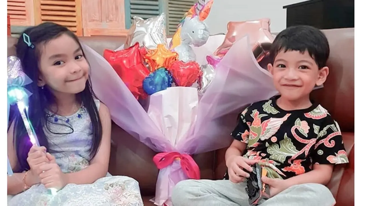 6 Momen Kompak Jan Ethes Bareng Saafia Sepupu Dekatnya, Sibling Goals