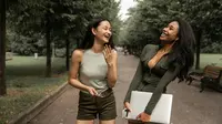 illustrasi wanita berteman copyright/pexels/Monstera Production
