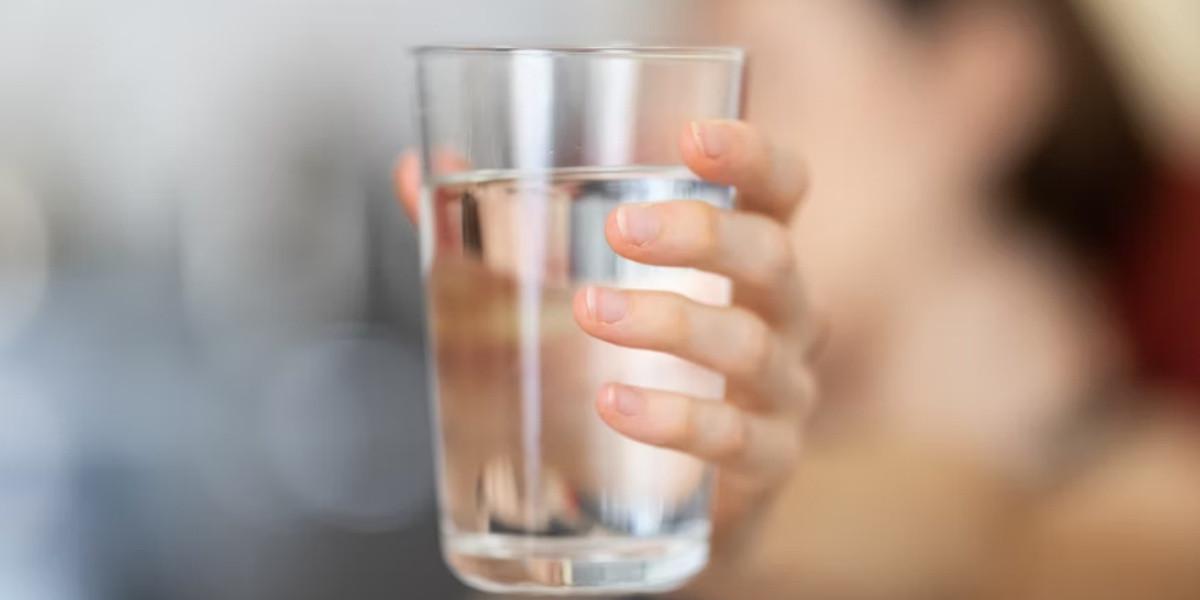 Ilustrasi Minum Air