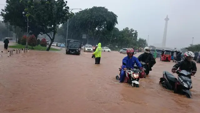 News Flash: Jakarta Dikepung 93 Titik Banjir