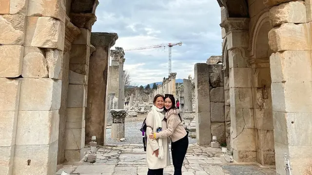 6 Potret Manis Natasha Wilona dan Ibunda Liburan di Turki, Penuh Kasih Sayang