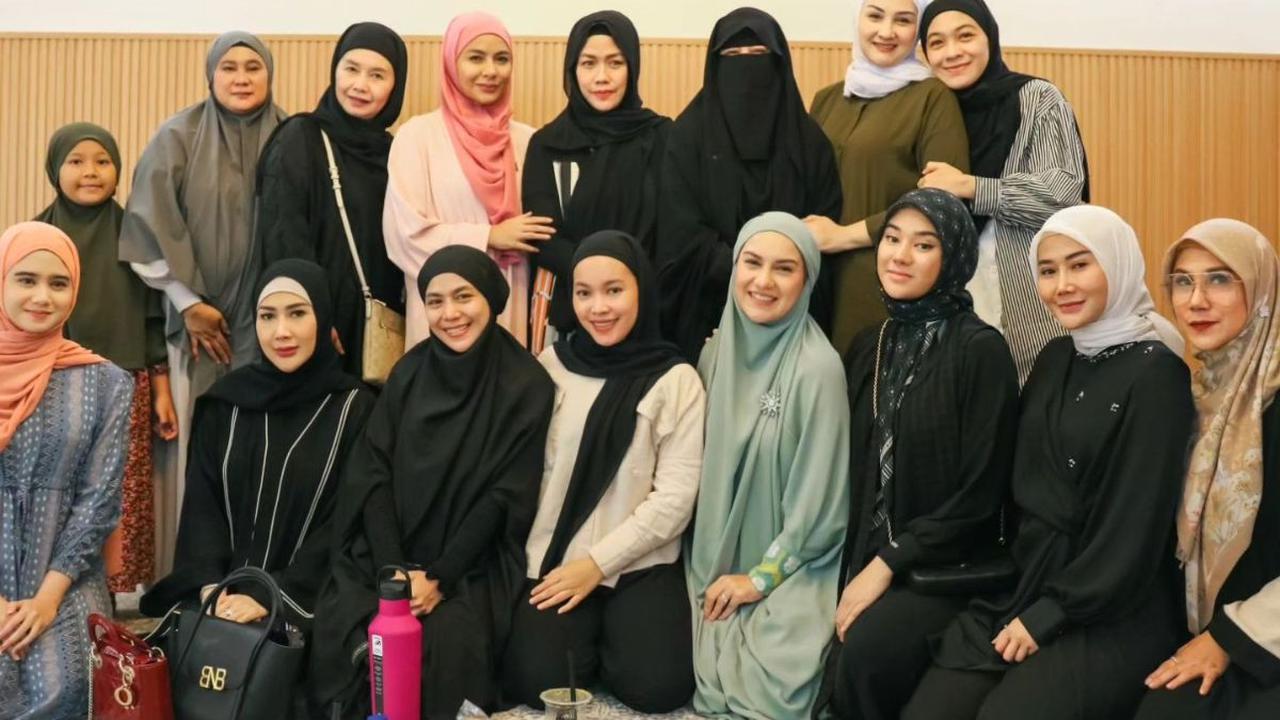 Penampilan Tissa Biani yang mengenakan hijab langsung mencuri perhatian netizen. Banyak yang memberikan apresiasi buat Tissa.<br>