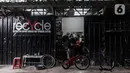 Sejumlah sepeda terparkir di Workshop Recycle Painting kawasan bintaro, Jakarta, Sanin (1/3/2021). Di masa pandemi Covid 19 seiring maraknya warga berolah raga sepeda khususnya di DKI Jakarta, permintaan restorasi sepeda tersebut meningkat. (Liputan6.com/Johan Tallo)