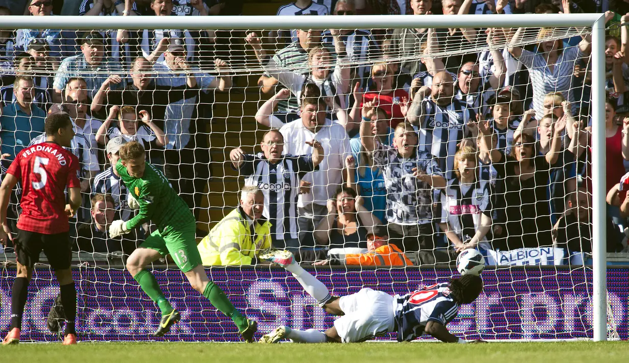 Romelu Lukaku. Striker berusia 28 tahun yang kini berseragam Chelsea ini pernah mencetak 3 gol West Bromwich Albion sebagai pemain pengganti ke gawang tamunya MU. Momen itu terjadi di pekan penutup Liga Inggris 2012/2013, (19/5/2013) dimana WBA akhirnya mengimbangi MU 5-5. (AFP/Adrian Dennis)