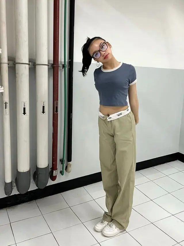 7 Gaya Busana Casual Energik ala Naura Ayu, Anak Nola B3 yang Beranjak Dewasa