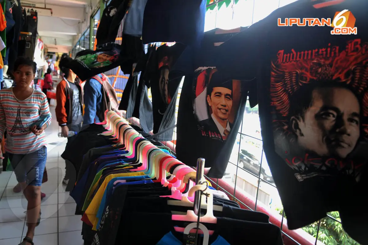 [FOTO]  Panen Rezeki Berkat Dagang Kaos Jokowi 