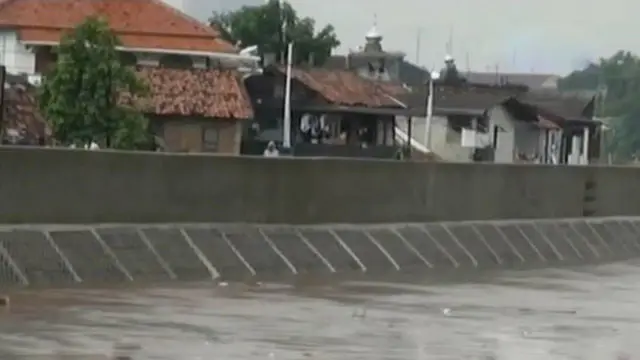 VIDEO: Air Kali Ciliwung Masih Merembes ke Kampung Pulo
