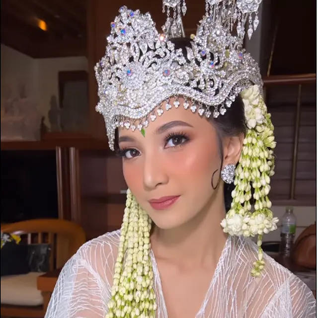6 Potret Detail Busana dan Makeup Sheila Dara Aisha saat Menikah, Memesona