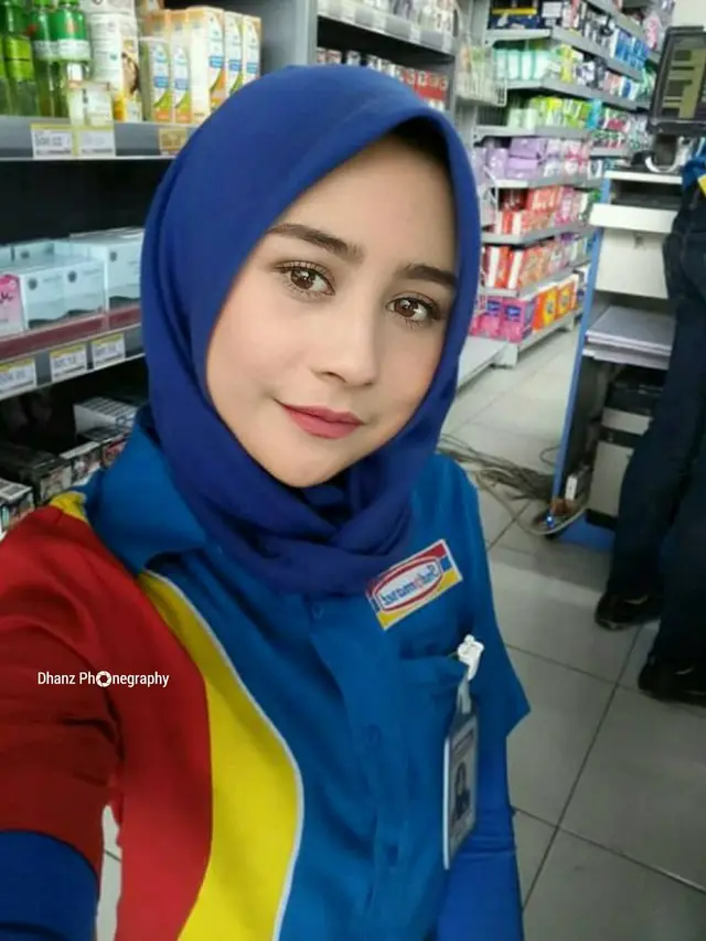 6 Editan Foto Prilly Latuconsina Berbagai Profesi Ini Kocak
