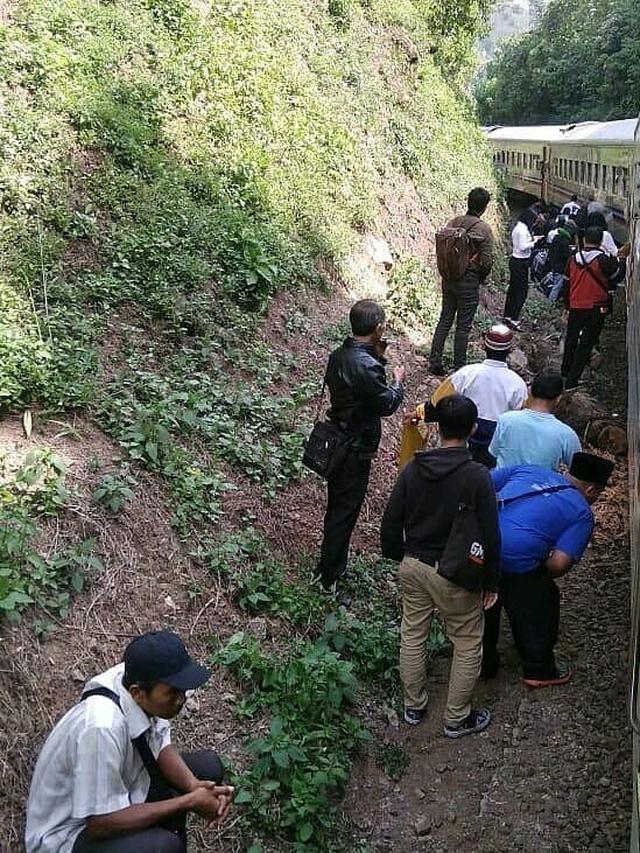 KA Serayu anjlok