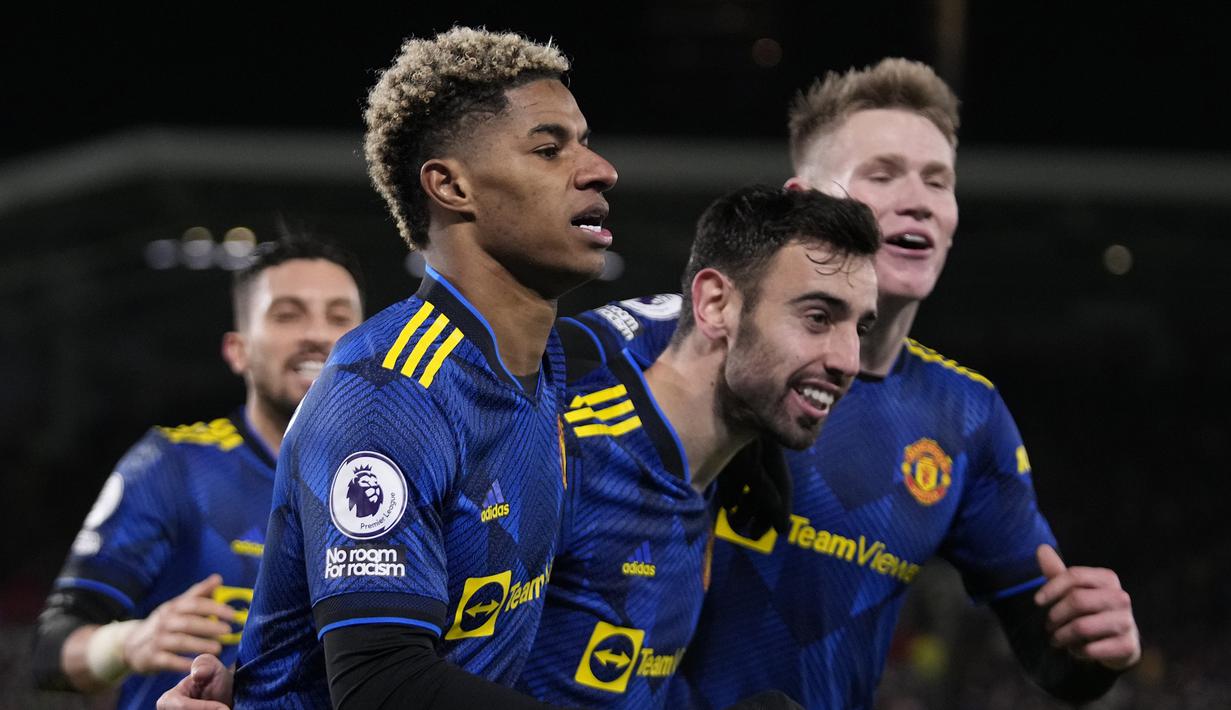 Manchester United kembali ke jalur kemenangan usai menang 3-1 atas tuan rumah Brentford, Rabu (19/1/2022) dalam lanjutan Liga Inggris 2021/2022. Bruno Fernandes menjadi bintang dan tampil tidak egois dengan dua assistnya kepada Mason Greenwood dan Marcus Rashford. (AP/Matt Dunham)