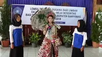 Model cantik berbusana indah yang terbuat dari limbah berlenggak-lenggok dalam Fashion show yang diadakan TP PKK Kabupaten Banyumas. (Foto: Liputan6.com/Humas Banyumas/Muhamad Ridlo)