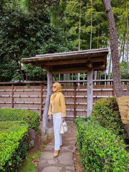 Syahrini selalu anggun [Instagram/princessyahrini]