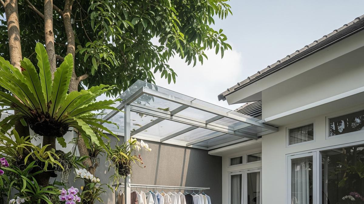 6 Inspirasi Area Jemur dengan Baja Ringan dan Atap Transparan, Cocok untuk Rumah Modern