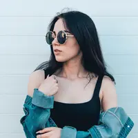 ilustrasi kepribadian perempuan/Photo by Ilya Mirnyy on Unsplash