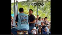 Anies Baswedan menghadiri acara Desak Anies di Maluku Tengah. (dok. Instagram @aniesbaswedan/https://www.instagram.com/p/C2V_m1XvAVc/?hl=en/Dinny Mutiah)