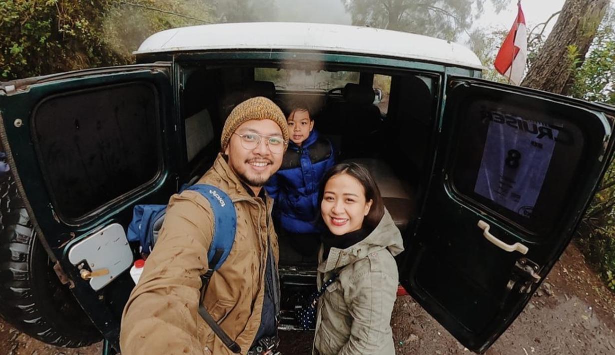 Sudah hampir satu dekade sejak Astrid dan Arlan mengikat janji suci sehidup semati, kini dua sejoli ini pun telah dikaruniai seorang anak bernama, Alec Djuara Djoewarsa. (Liputan6.com/IG/astridbasjar)