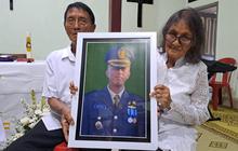 Saat Kedua Orang Tua Kolonel Cpl Antonius Hermawan Tunjukkan Potret Gagahnya Putra Tercinta Semasa Hidup