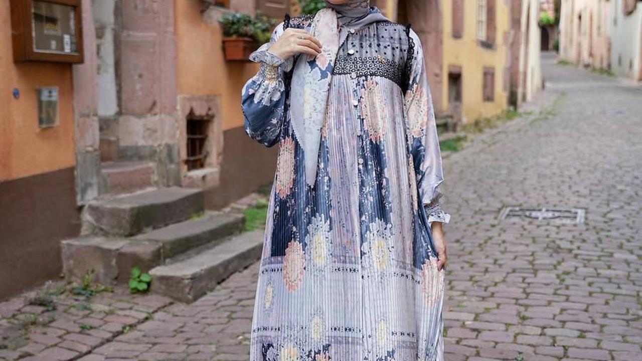 Sosok Adelia kerap disorot karena parasnya yang begitu cantik. Tak heran Adelia sering disanjung awet muda oleh netizen.