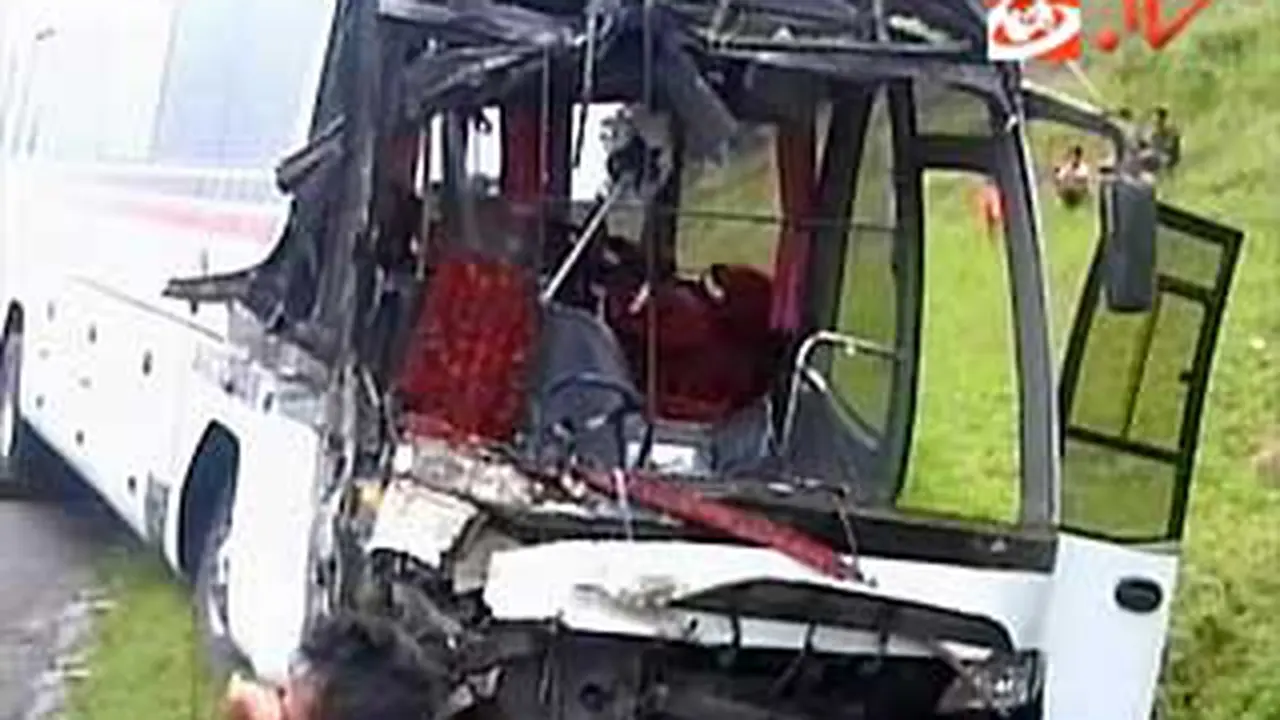 100922terk5_kecelakaan-bus.jpg