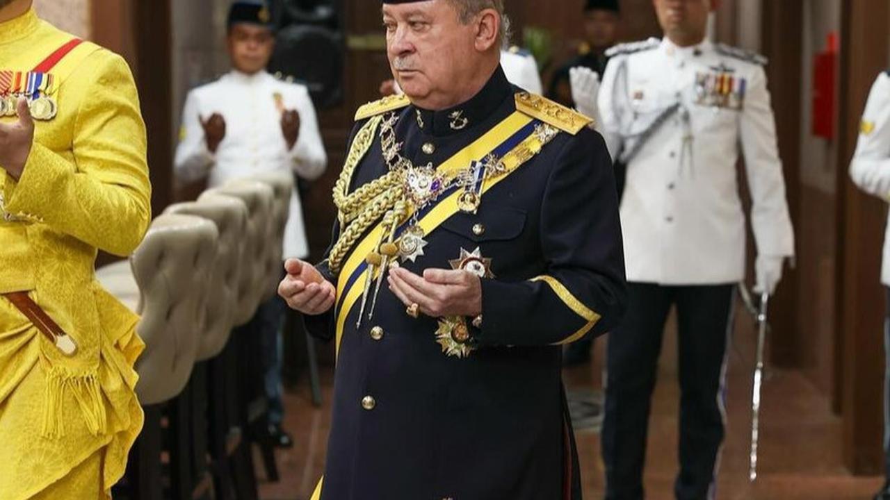 "Abah hanya berpesan 'jangan membuatku malu'," kata Sultan Ibrahim dalam sebuah wawancara yang dikutip Selasa (6/2).