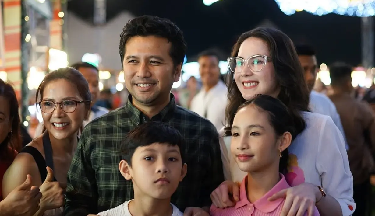 Selain Arumi Bachsin dan Emil Dardak, penampilan putri pertamanya, Lakeshia turut curi perhatian [@arumibachsin_94]