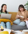 Menjelaskan materi dengan teman-teman atau orang lain (Foto: Freepik.com)