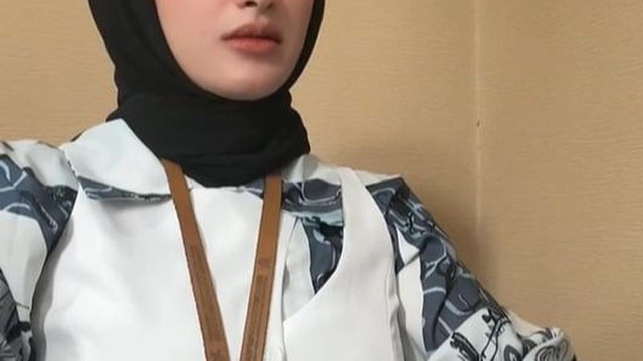 Setelah bikin konten TikTok bareng, hubungan Santyka Fauziah dan Sule menjadi sorotan. Kabarnya, hubungan mereka direstui oleh Ferdi, anak bungsu Sule.