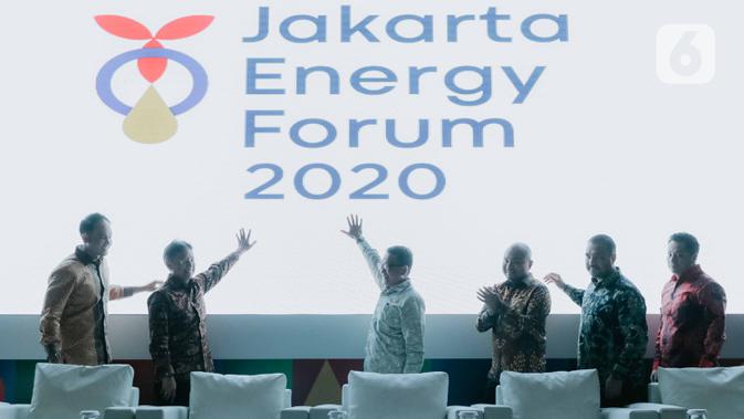 Menteri ESDM  Arifin Tasrif  (tengah) membuka Jakarta Energy Forum 2020, Jakarta, Senin (2/3/2020). Acara ini bertema 'The Future of Energy' yang re-inisiasi mengembangkan kolaborasi berkelanjutan dengan Pemerintah, Korporasi, Institusi Keuangan dan Institusi  Pendidikan.(Liputan6.com/Faizal Fan