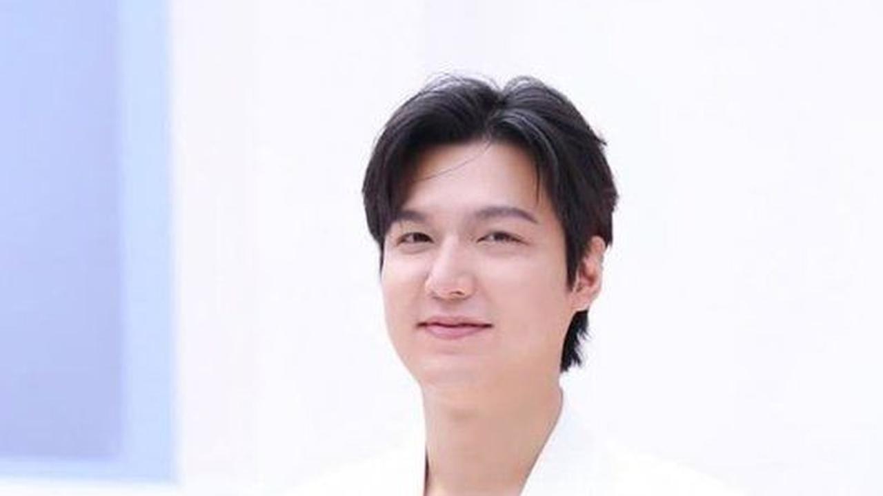Baru-baru ini, penampilan Lee Min Ho saat menghadiri suatu acara di Thailand telah menarik perhatian netizen di media sosial.
