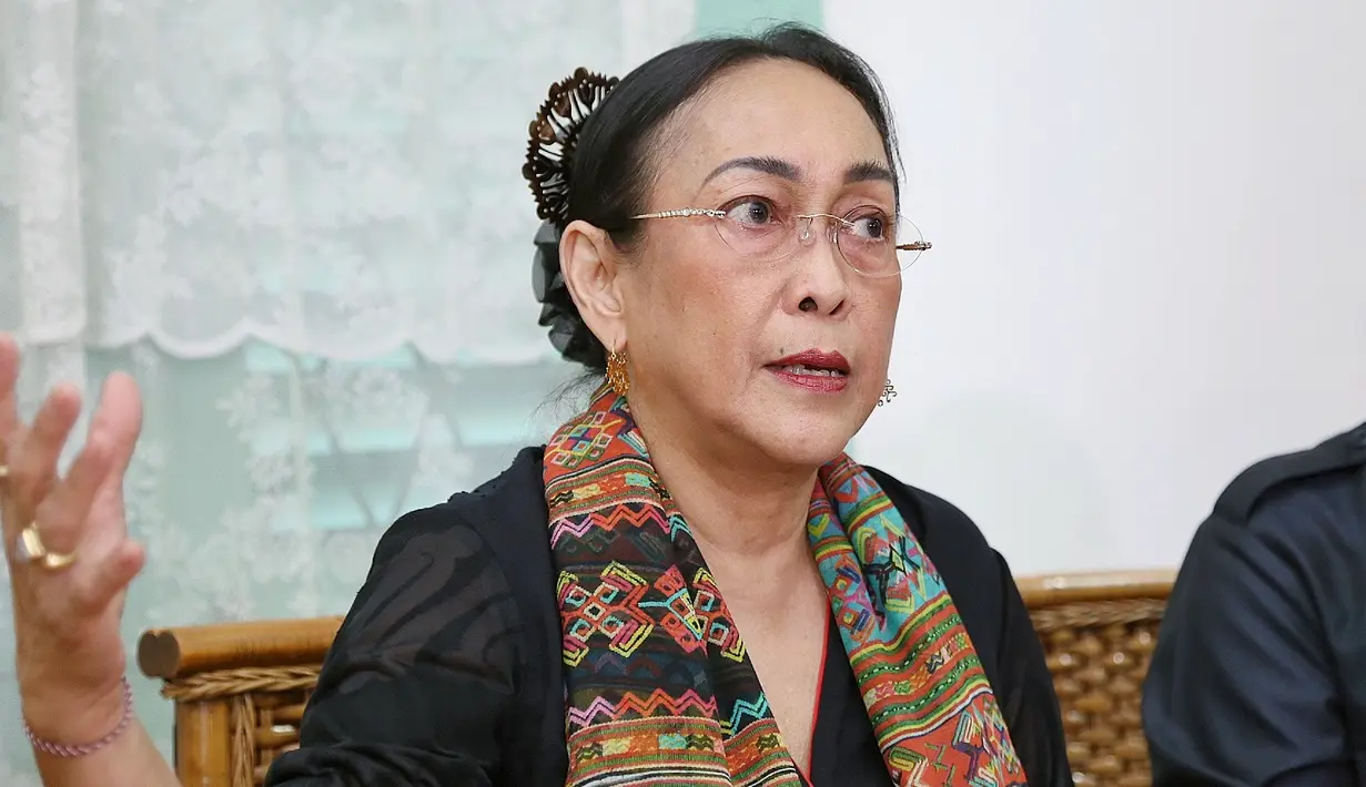 Dalam klarifikasinya, Sukmawati juga mengatakan tidak ada niatan untuk menghina umat Islam. Apalagi ia juga merupakan salah satu anak tokoh Muhammadiyah. (Nurwahyunan/Bintang.com)